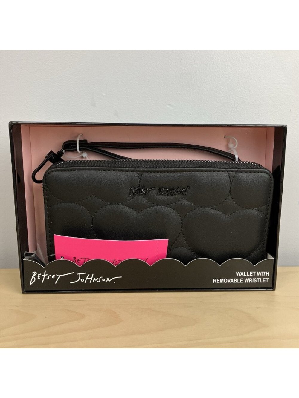 Betsey Johnson NWT Black Quilted Heart Wristlet Wallet Zip Around Clutch Boxed